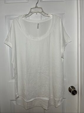 DNA couture Off White Scoop Neck Short Sleeve Tee